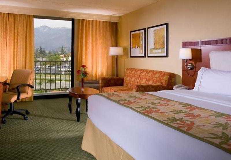 Courtyard By Marriott Los Angeles Pasadena/Monrovia Zewnętrze zdjęcie